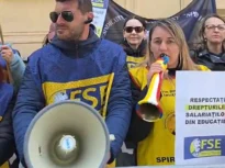 Protest la Ministerul Educației: Sindicaliștii cer revocarea circularei privind reducerea cheltuielilor de personal. Ministrul a ieșit să discute cu ei (Video)