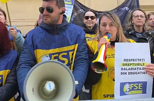 Protest la Ministerul Educației: Sindicaliștii cer revocarea circularei privind reducerea cheltuielilor de personal. Ministrul a ieșit să discute cu ei (Video)