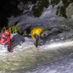 Noapte albă pentru salvamontiștii din Zărnești: Doi turiști lituanieni, blocați în Piatra Craiului, au fost salvați după o acțiune de opt ore (Foto)