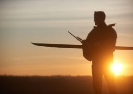 <span style="color:#990000;">Ziua 1506</span> Ucrainenii lovesc o stație petrolieră în Krasnodar. Kremlinul vrea să fractureze axa SUA - UE. Zelenski: America nu se mai poate apăra singură