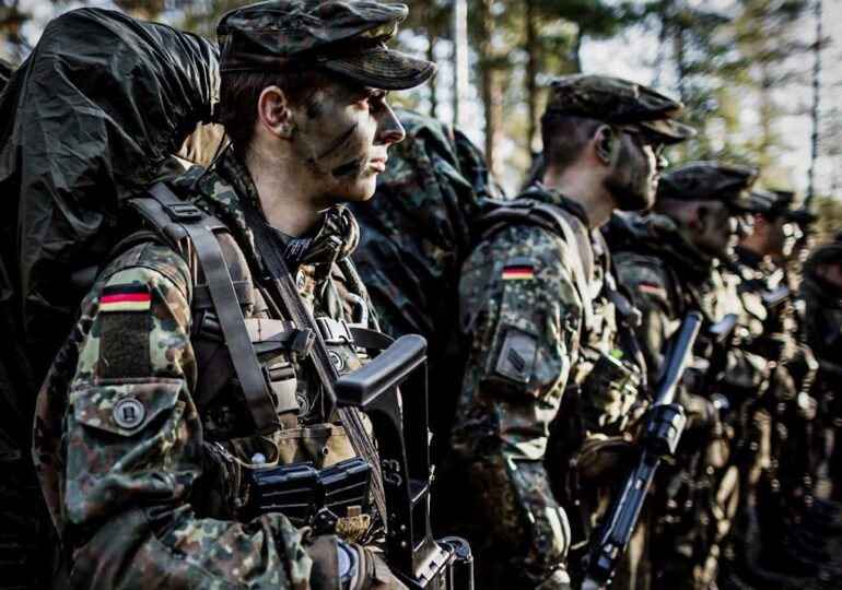Bărbații sub 45 de ani din Germania, obligați să ceară permisiunea Armatei dacă lipsesc mai mult de 3 luni din țară