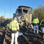Un tren de mare viteză a lovit un camion al armatei franceze: Cel puțin un mort și 27 de răniți (Foto)