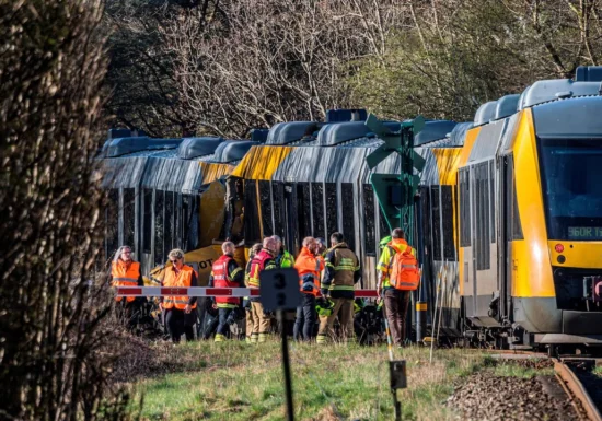 Două trenuri s-au ciocnit în Danemarca: Aproape 10 răniți (Foto)
