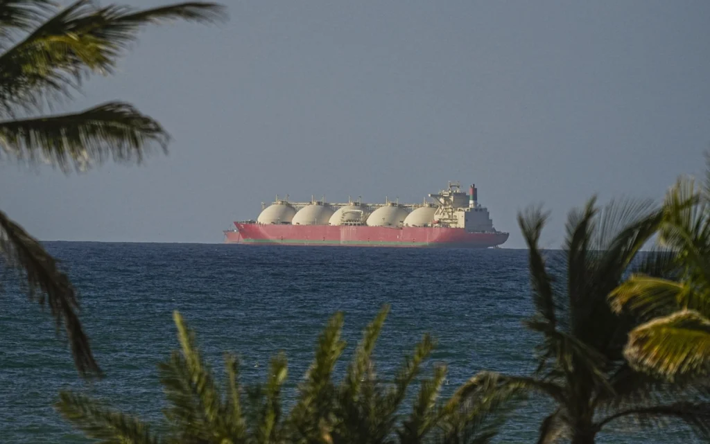 Ormuz – Conflictul SUA-Iran nu e doar pe mare, ci și în „apele” legii