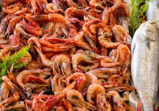 Un virus din fructele de mare infectează oameni și provoacă o boală oculară cronică