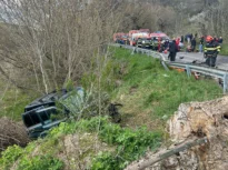 UPDATE – Sibiu: Accident cu șapte persoane implicate, pe un drum județean / Cinci persoane, transportate la spital, una cu elicopterul SMURD / Planul Roșu de Intervenție a fost dezactivat / Cum s-a produs accidentul – FOTO