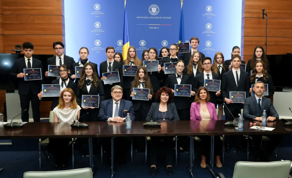 Ceremonia de absolvire a celei de-a XVII-a generații a cursului de Diplomație și Relații Internaționale al Complexului Educațional Laude-Reut