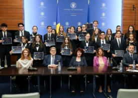 Ceremonia de absolvire a celei de-a XVII-a generații a cursului de Diplomație și Relații Internaționale al Complexului Educațional Laude-Reut