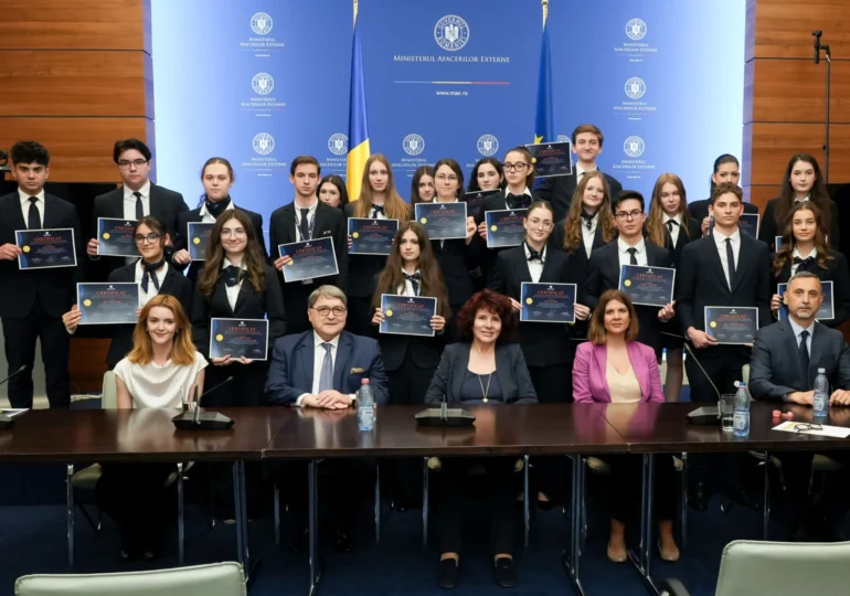 Ceremonia de absolvire a celei de-a XVII-a generații a cursului de Diplomație și Relații Internaționale al Complexului Educațional Laude-Reut