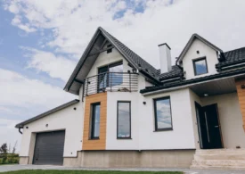 Cărămida aparentă exterior vs. termoizolație: ce alegere este mai bună pentru fațada ta?