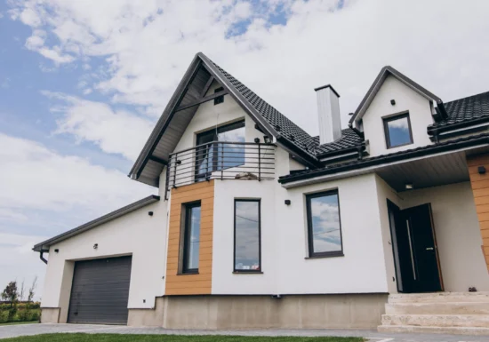 Cărămida aparentă exterior vs. termoizolație: ce alegere este mai bună pentru fațada ta?