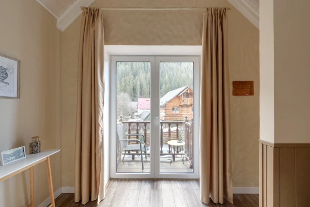 Detalii care schimbă complet aspectul unui balcon – inspirație de la Hauzen