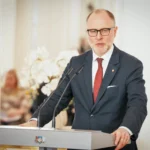 Rușii au bruiat dronele ucrainene care au lovit rezervoare de petrol în Letonia. Un ministru a plătit cu funcția