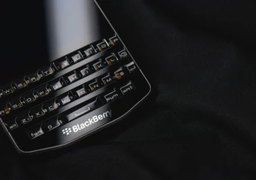 BlackBerry nu a murit, s-a reinventat. Iar oamenii nu-și dau seama că îl folosesc în fiecare zi