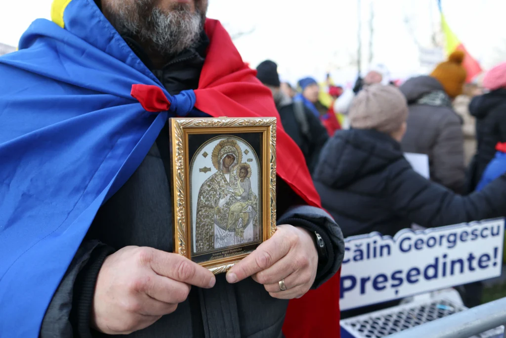 RISE Project: Altarul politic – cum sunt mobilizați prin rugăciune susținătorii lui Călin Georgescu