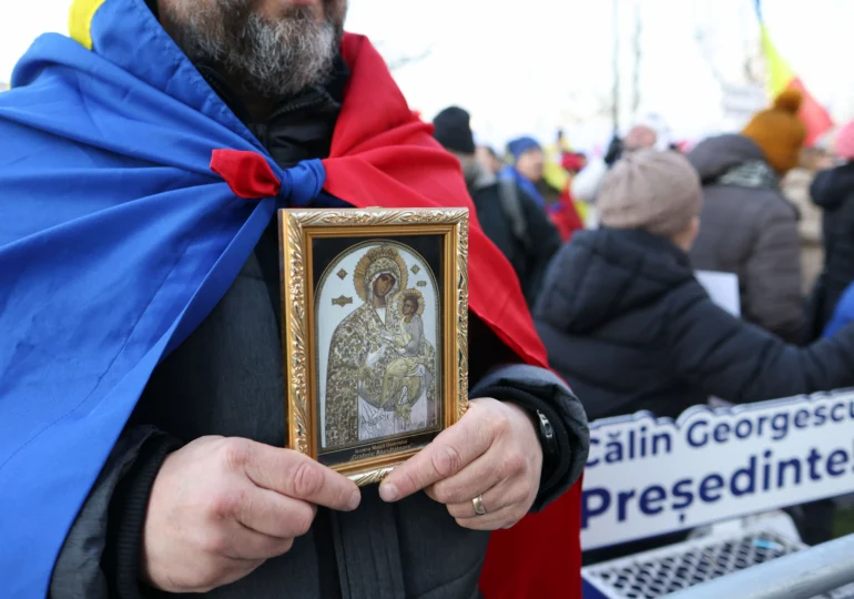 RISE Project: Altarul politic - cum sunt mobilizați prin rugăciune susținătorii lui Călin Georgescu