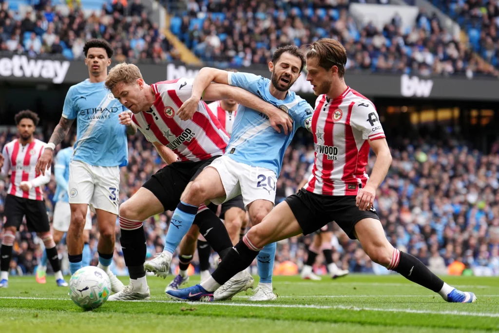 Manchester City, învingătoare cu 3-0 la Brentford, se menține în cursa pentru titlu în Premier League