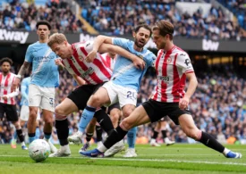Manchester City, învingătoare cu 3-0 la Brentford, se menține în cursa pentru titlu în Premier League