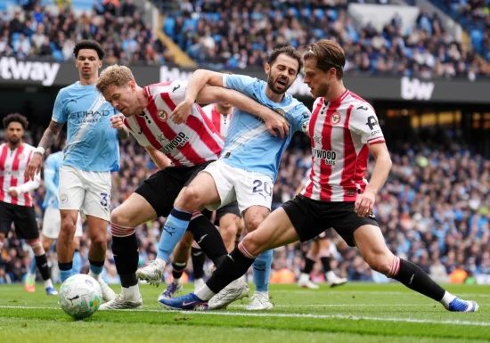 Manchester City, învingătoare cu 3-0 la Brentford, se menține în cursa pentru titlu în Premier League