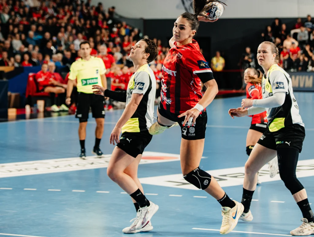 Gloria Bistrița și SCM Râmnicu Vâlcea vor juca finala Cupei României la handbal feminin