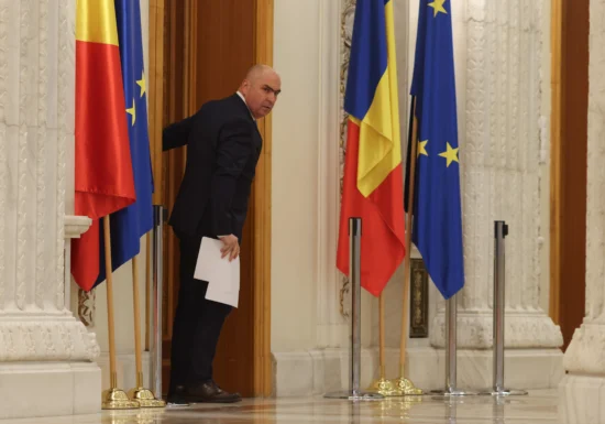 Ilie Bolojan, rezistă sau pleacă? Ziua votului în Parlament. Ce indică negocierile