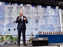 Bolojan, sfat pentru tinerii absolvenți: Faceți ce vă pasionează, munciți și respectați oamenii din jur (Video)