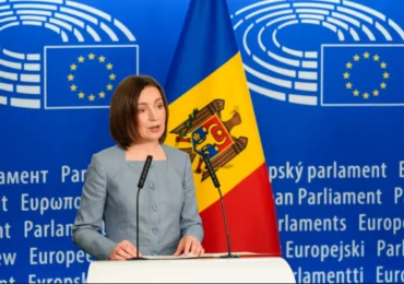 Maia Sandu, decorată cu Ordinul European de Merit la Strasbourg. Printre laureați: Merkel, Zelenski și Bono de la U2