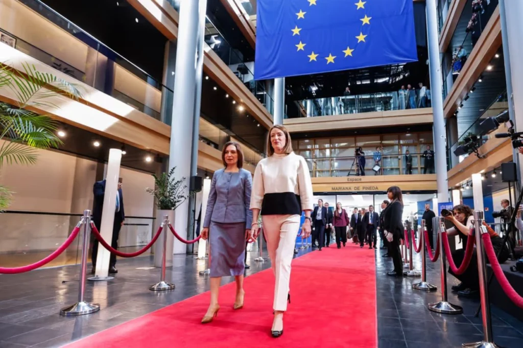 Maia Sandu Roberta Metsola 3