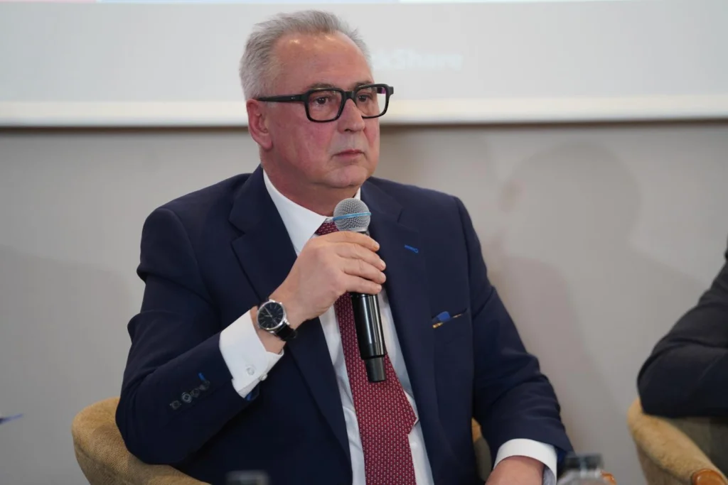 Șeful Vămilor, reținut după ce ar fi încercat să „salveze” permisul unui angajat