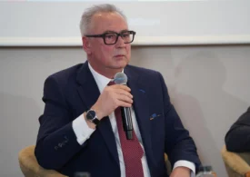 Șeful Vămilor, reținut după ce ar fi încercat să „salveze” permisul unui angajat