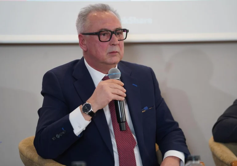 Șeful Vămilor, reținut după ce ar fi încercat să „salveze” permisul unui angajat