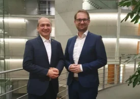 Un român a câștigat al doilea mandat de primar în Germania după ce l-a învins pe candidatul extremei drepte