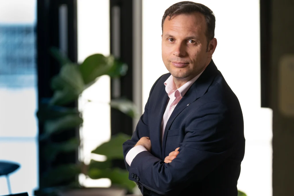 Când antreprenoriatul și cercetarea merg mână în mână, rezultatele sunt de milioane de euro. Oliviu Matei, Holisun: Pentru prima dată, tinerii se întreabă cu adevărat în ce direcție să meargă