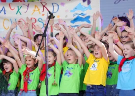 De Ziua Copilului, peste 17.000 de copii cântă la Ora Copiilor by Cantus Mundi în România și Republica Moldova