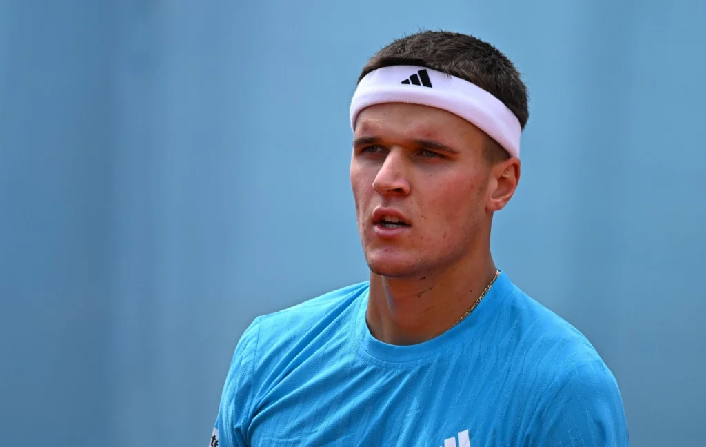 Reacția lui Jakub Mensik după ce s-a prăbușit la Roland Garros