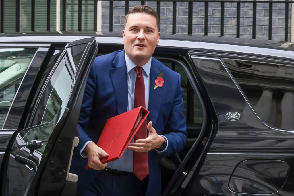 Ministrul britanic al Sănătății, potențial rival al lui Keir Starmer, și-a anunțat demisia