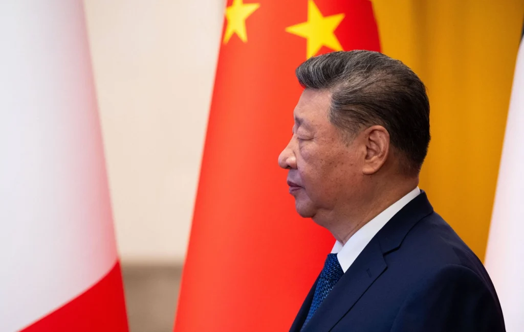 De ce stă China cuminte acum. Așteaptă prăbușirea Americii