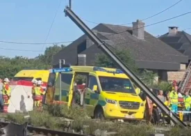 Accident cumplit în Belgia: Patru morți după ce un tren a izbit un microbuz școlar. Barierele erau coborâte