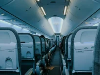 Efectul neașteptat al crizei de kerosen: Companiile aeriene reduc prețurile biletelor