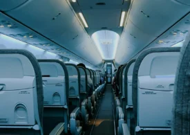 Efectul neașteptat al crizei de kerosen: Companiile aeriene reduc prețurile biletelor