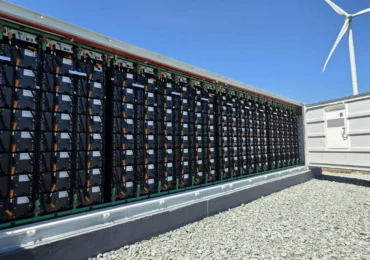 România plătește de aproape 7 ori mai mult pentru energia reimportată seara din Bulgaria decât a încasat pentru energia vândută bulgarilor la prânz