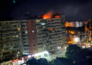 O dronă rusească s-a prăbușit pe un bloc din Galați. Explozie urmată de încendiu. Două persoane au ajuns la spital (Foto & Video)