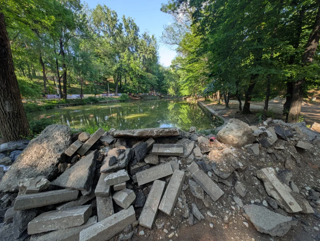 Modelul vraiște. Parcul din București cu două proiecte degeaba de reabilitare (Galerie foto)