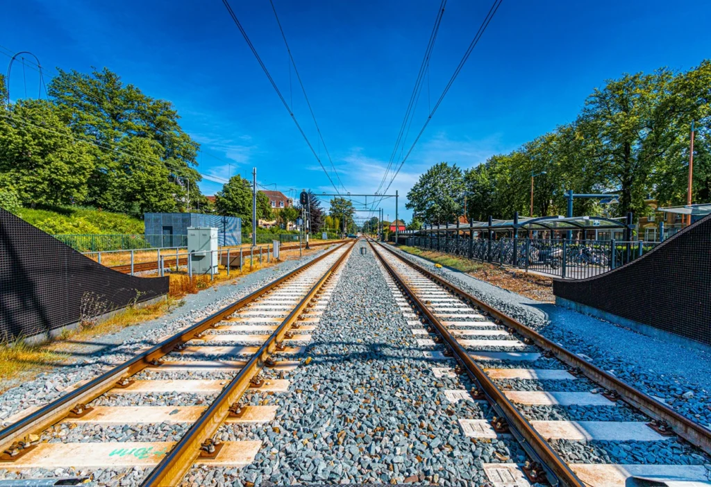 Contractul pentru trenul metropolitan din Cluj-Napoca a fost semnat: Traseu de 48,8 km, cu 23 de stații