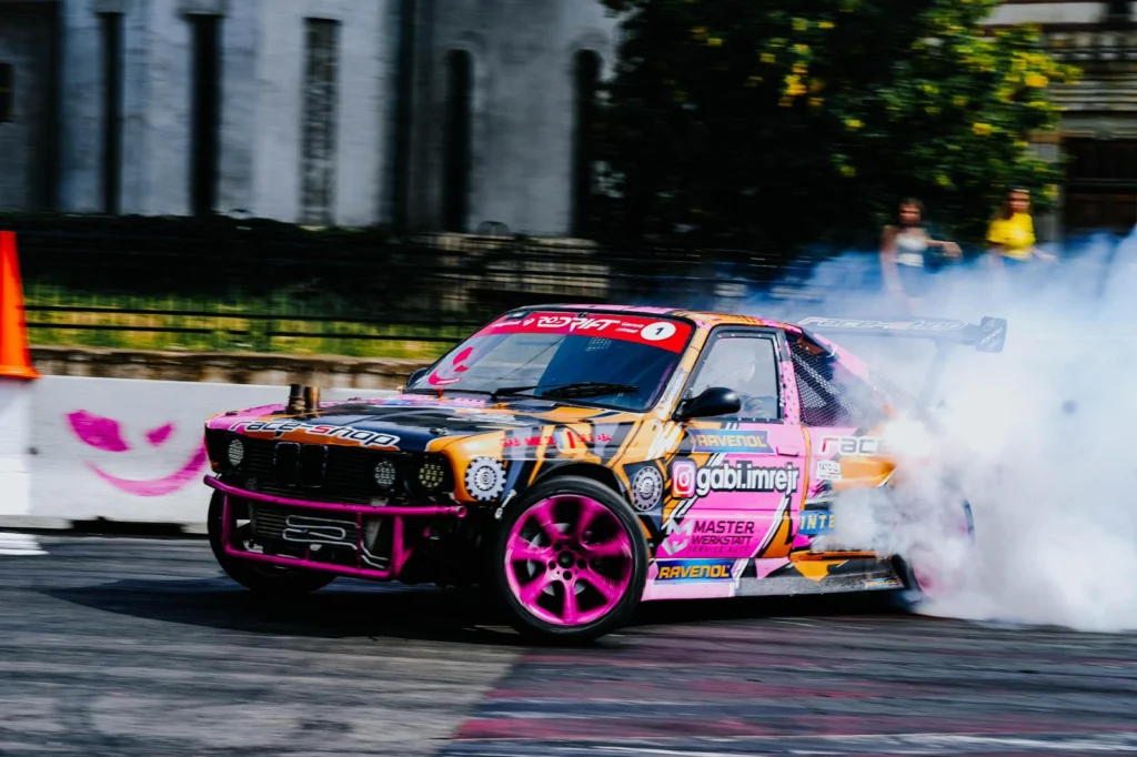 Peste 50 de piloți din Europa de Est concurează în prima etapă din Campionatul Național de Drift 2026