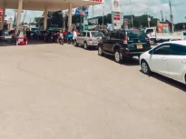 Polonia e invadată de șoferi din țările vecine care vin să facă plinul cu carburanți subvenționați