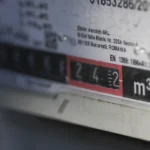 Românii vor putea alege furnizorii de curent și gaze naturale ca pe Booking, în funcție de review-uri