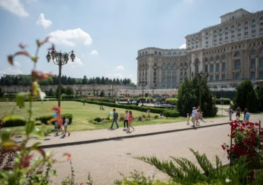 Ziua Copilului la Parlament: Cupa Stelei din 1986, elicoptere, simulatoare de zbor și lecții despre siguranța online
