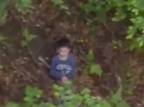 Sibiu: Băiatul de cinci ani căutat după ce a plecat de lângă tatăl său, găsit în viață/ El era într-o pădure – VIDEO