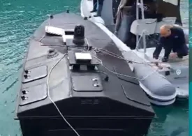 O dronă maritimă ucraineană explozivă a fost găsită pe o cunoscută insulă turistică din Grecia, frecventată și de români. Atena protestează (Video)